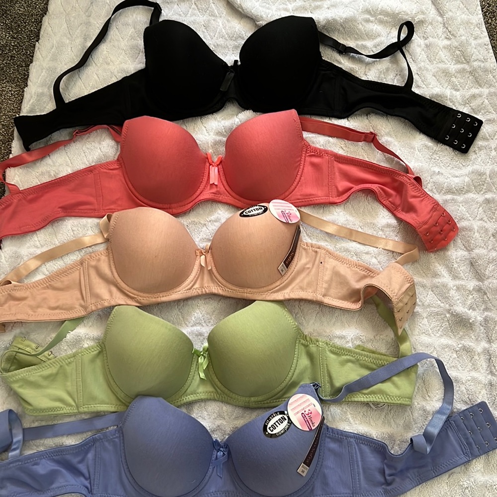 Set of 5 padded bras. Size 34B